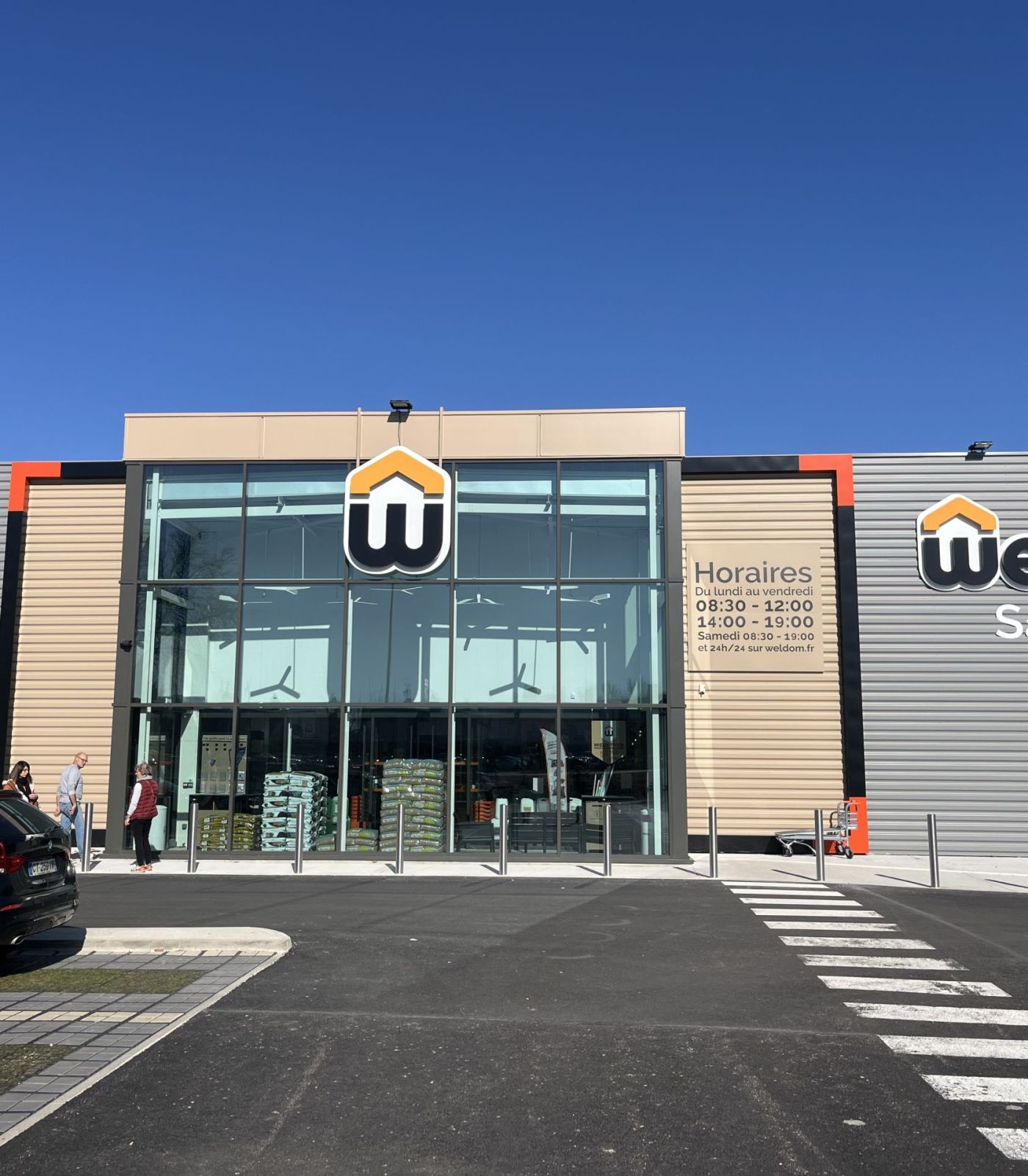 Réalisation d’une centrale photovoltaïque Weldom et Hyper U Saint Florentin 89