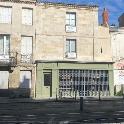 Rénovation d'un immeuble au cœur de Bordeaux. Immeuble de quatre logements et un commerce. Tout corps d'état.