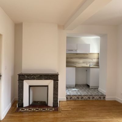 Rénovation d'un immeuble au cœur de Bordeaux. Immeuble de quatre logements et un commerce. Tout corps d'état.
