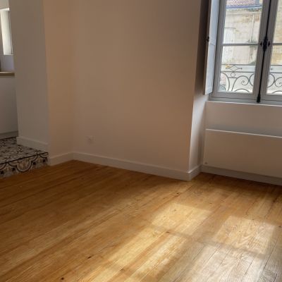 Rénovation d'un immeuble au cœur de Bordeaux. Immeuble de quatre logements et un commerce. Tout corps d'état.
