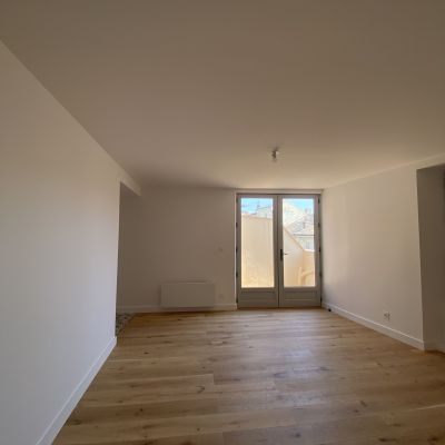 Rénovation d'un immeuble au cœur de Bordeaux. Immeuble de quatre logements et un commerce. Tout corps d'état.